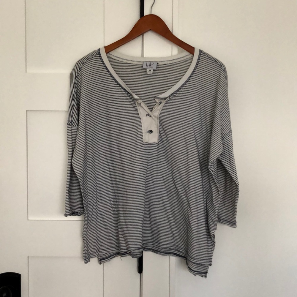 Quarter sleeve tee